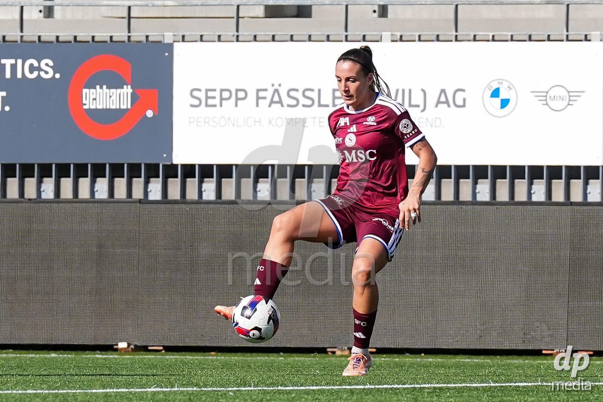 WIL, SWITZERLAND - OCTOBER 4: Gloria Marinelli of Servette FC Chenois Feminin controls the ball during the AXA Women's Super League match between FC St. Gallen 1879 and Servette FC Chenois Feminin at Lidl Sportpark on October 4, 2026 in Wil, Switzerland.