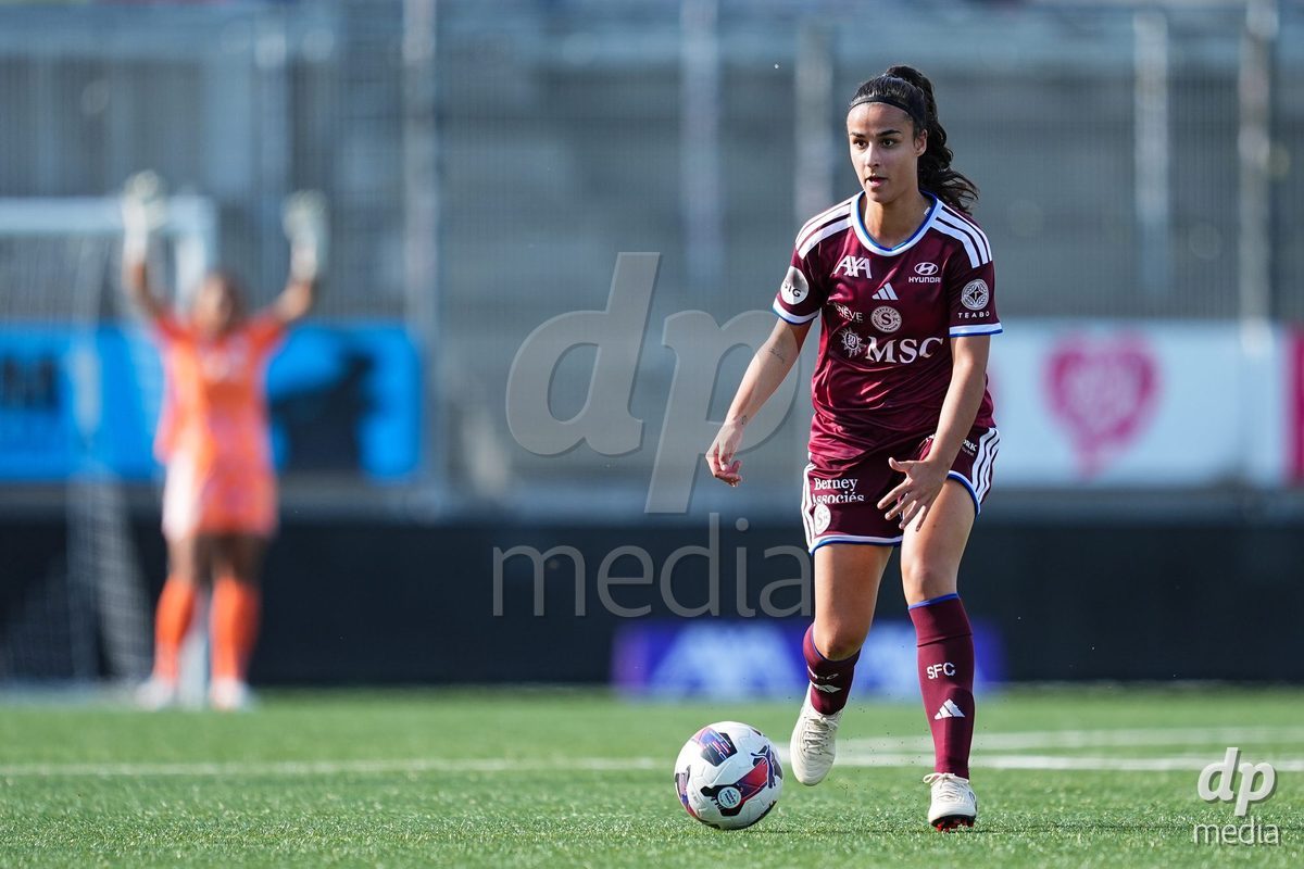 WIL, SWITZERLAND - OCTOBER 4: Paola Hernandez Diaz of Servette FC Chenois Feminin controls the ball during the AXA Women's Super League match between FC St. Gallen 1879 and Servette FC Chenois Feminin at Lidl Sportpark on October 4, 2026 in Wil, Switzerland.