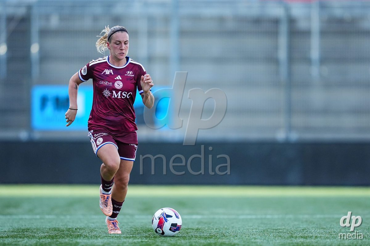 WIL, SWITZERLAND - OCTOBER 4: Gloria Marinelli of Servette FC Chenois Feminin controls the ball during the AXA Women's Super League match between FC St. Gallen 1879 and Servette FC Chenois Feminin at Lidl Sportpark on October 4, 2026 in Wil, Switzerland.