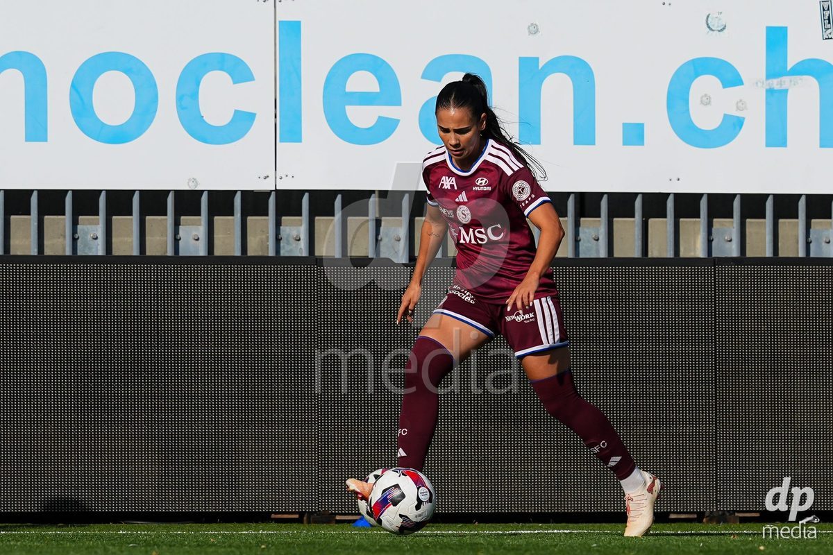 WIL, SWITZERLAND - OCTOBER 4: Meriame Terchoun of Servette FC Chenois Feminin controls the ball during the AXA Women's Super League match between FC St. Gallen 1879 and Servette FC Chenois Feminin at Lidl Sportpark on October 4, 2026 in Wil, Switzerland.