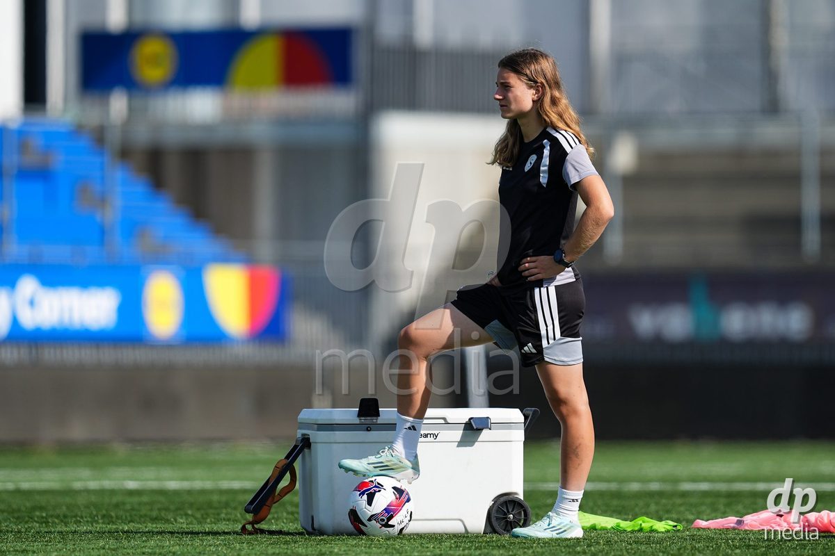 WIL, SWITZERLAND - OCTOBER 4: Staff member Emma Benne during the AXA Women's Super League match between FC St. Gallen 1879 and Servette FC Chenois Feminin at Lidl Sportpark on October 4, 2026 in Wil, Switzerland.