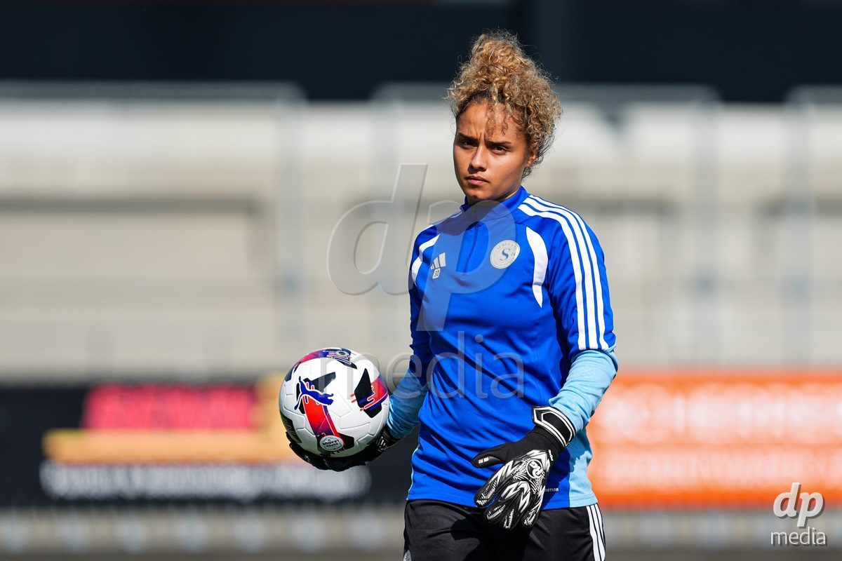 WIL, SWITZERLAND - OCTOBER 4: Manon Le Page of Servette FC Chenois Feminin during warm up prior to the AXA Women's Super League match between FC St. Gallen 1879 and Servette FC Chenois Feminin at Lidl Sportpark on October 4, 2026 in Wil, Switzerland.