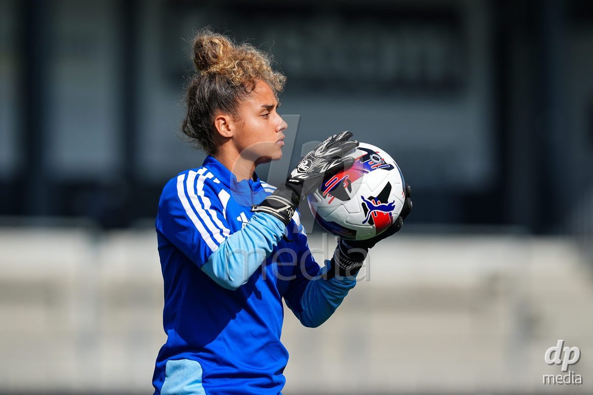 WIL, SWITZERLAND - OCTOBER 4: Manon Le Page of Servette FC Chenois Feminin during warm up prior to the AXA Women's Super League match between FC St. Gallen 1879 and Servette FC Chenois Feminin at Lidl Sportpark on October 4, 2026 in Wil, Switzerland.