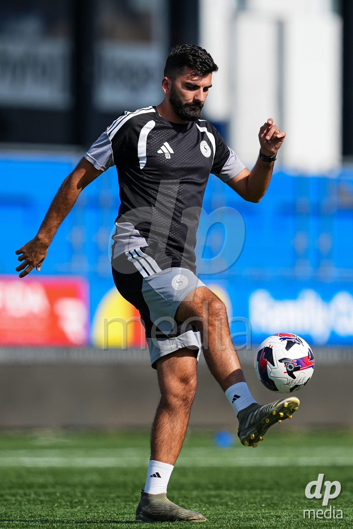 WIL, SWITZERLAND - OCTOBER 4: Assistant coach of Servette Florian Reymond during the AXA Women's Super League match between FC St. Gallen 1879 and Servette FC Chenois Feminin at Lidl Sportpark on October 4, 2026 in Wil, Switzerland.