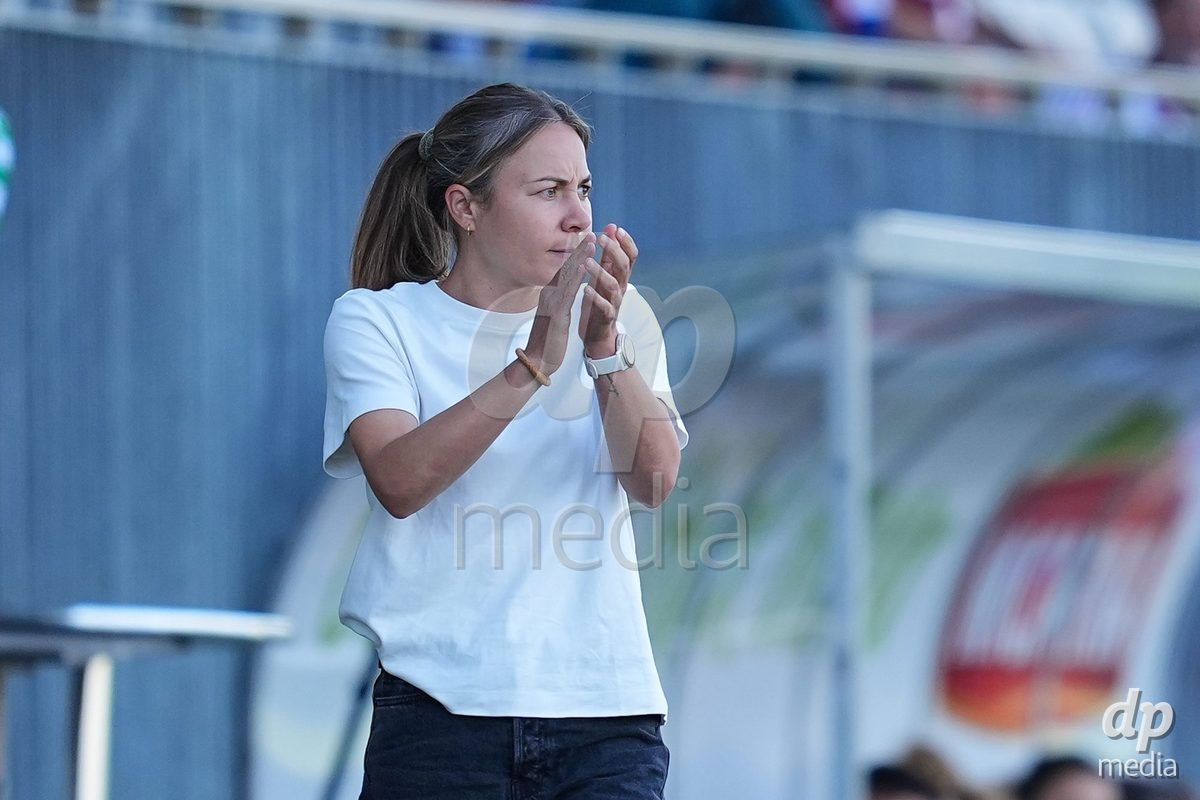 WIL, SWITZERLAND - OCTOBER 4: Jasmin Schweer, Head Coach of FC St. Gallen during the AXA Women's Super League match between FC St. Gallen 1879 and Servette FC Chenois Feminin at Lidl Sportpark on October 4, 2026 in Wil, Switzerland.