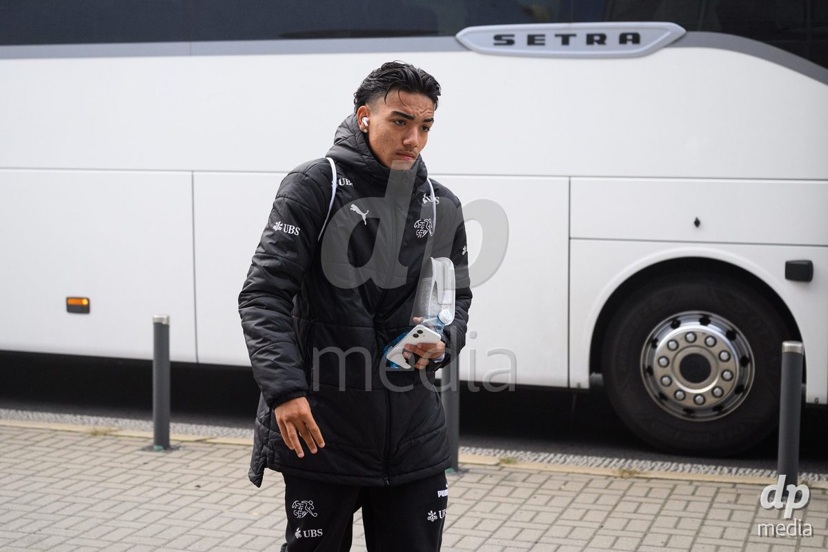 USTI NAD LABEM, CZECH REPUBLIC - OCTOBER 3:  Aaron Davis of Switzerland during the team's arrival at the stadium  before the International Friendly match between Slovakia and Switzerland on October 3, 2026 in Ustí nad Labem, Czech Republic.
