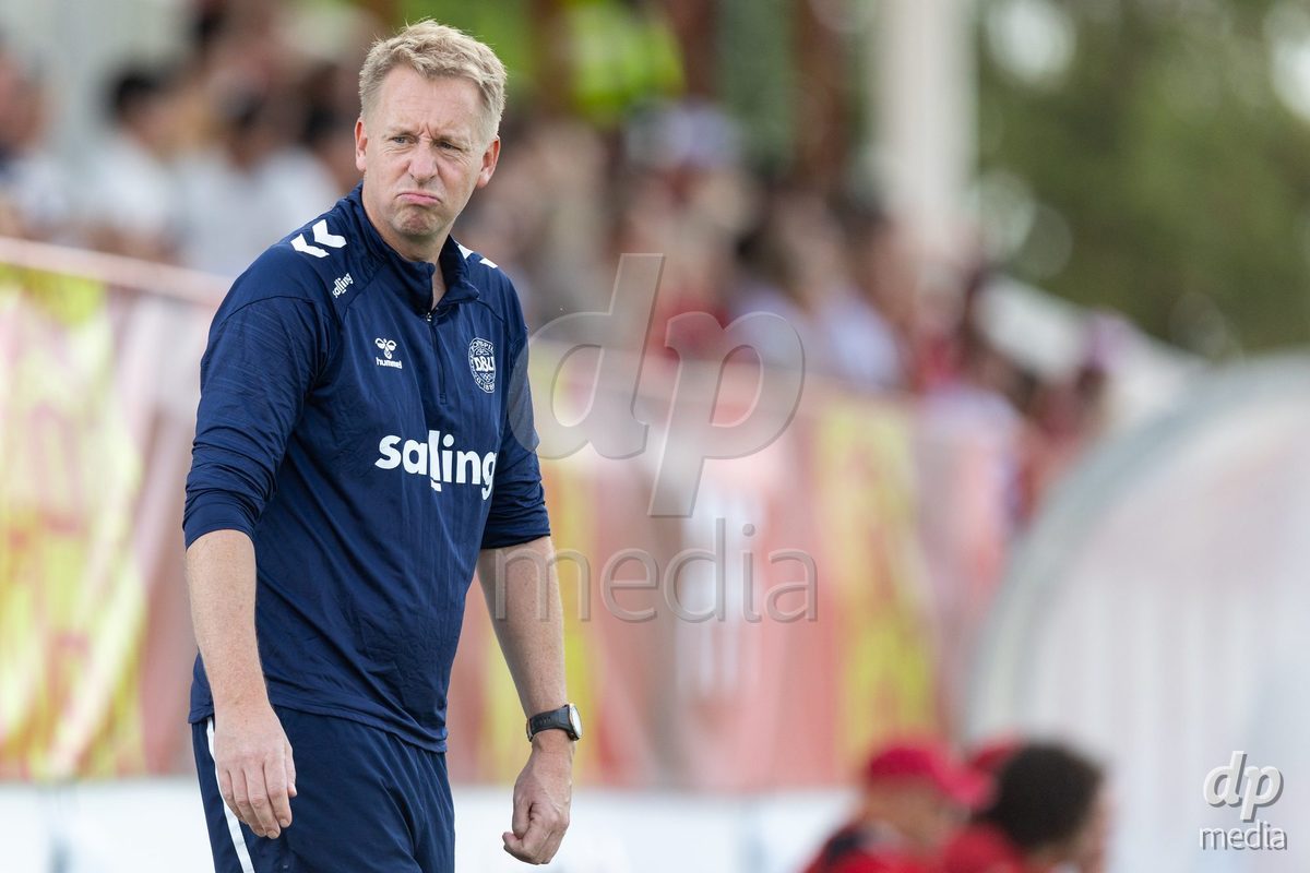 SANTAREM, PORTUGAL - OCTOBER 3: Morten Corlin coach of Denmark during the International Friendly match between Denmark U16 and Turkiye U16 at Campo Cha das Padeiras on October 3, 2026 in Santarem, Portugal.