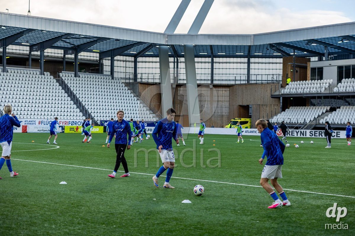 TORSHAVN, FAROE ISLANDS - OCTOBER 6: Players warming up during the UEFA European Qualifiers match between Faroe Islands U21 and Iceland U21 at Torsvollur on October 6, 2026 in Torshavn, Faroe Islands.