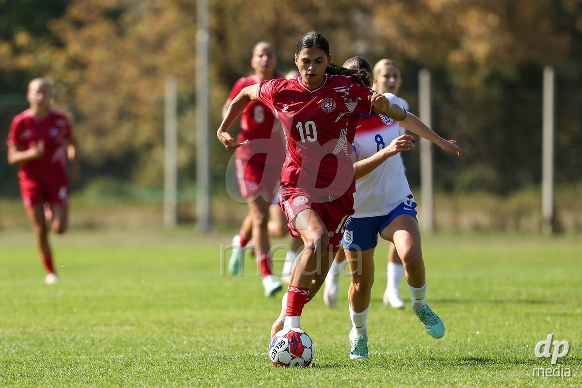 KAKANJ, BOSNIA AND HERZEGOVINA - OCTOBER 7: Mila Bischoff of Denmark and Kyri Teer-Hutchins of England during the UEFA Womens European Under-19 Qualifier match between England and Denmark at Mladost Stadium on October 7, 2026 in Kakanj, Bosnia and Herzegovina.