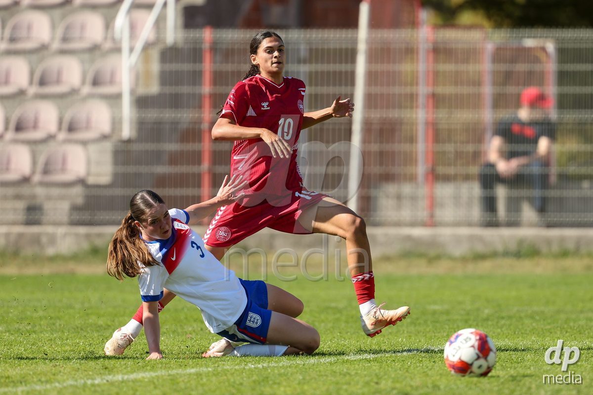 KAKANJ, BOSNIA AND HERZEGOVINA - OCTOBER 7: Katie Scott of England and Mila Bischoff of Denmark during the UEFA Womens European Under-19 Qualifier match between England and Denmark at Mladost Stadium on October 7, 2026 in Kakanj, Bosnia and Herzegovina.