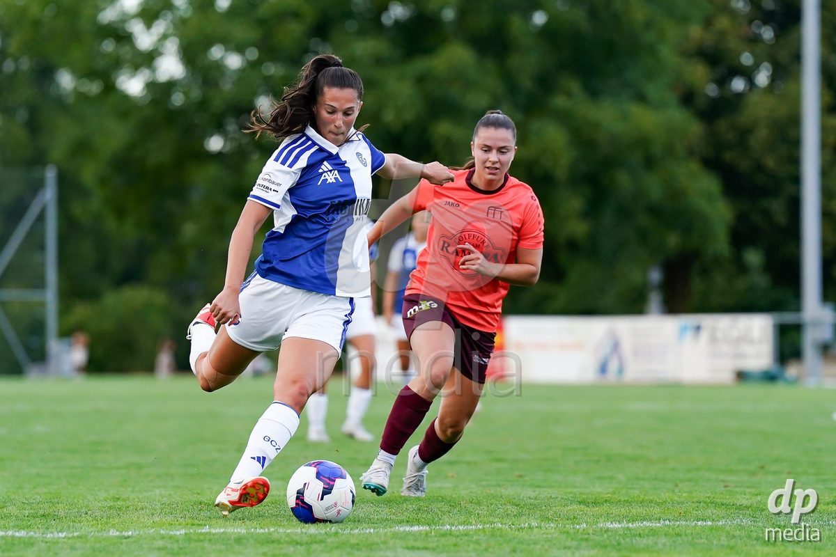 Switzerland: AXA Women's Cup 2026/27, FF Toggenburg v GC Frauenfussball - Breite Bütschwil: Yllka Kadriu of Grasshopper Club Zurich (L) controls the ball