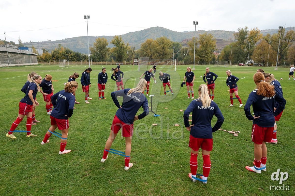 KAKANJ, BOSNIA AND HERZEGOVINA - OCTOBER 10: Players of Denmark warms up before the UEFA Womens European Under-19 Qualifier match between Denmark and Bosnia and Herzegovina at Mladost Stadium on October 10, 2026 in Kakanj, Bosnia and Herzegovina. Photo: Armin Durgut/Pixsell/DP Media
