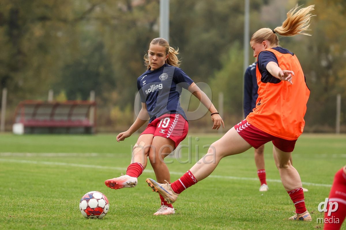 KAKANJ, BOSNIA AND HERZEGOVINA - OCTOBER 10: Anna Pallesen of Denmark and Asta Kynde of Denmark warms up before the UEFA Womens European Under-19 Qualifier match between Denmark and Bosnia and Herzegovina at Mladost Stadium on October 10, 2026 in Kakanj, Bosnia and Herzegovina. Photo: Armin Durgut/Pixsell/DP Media