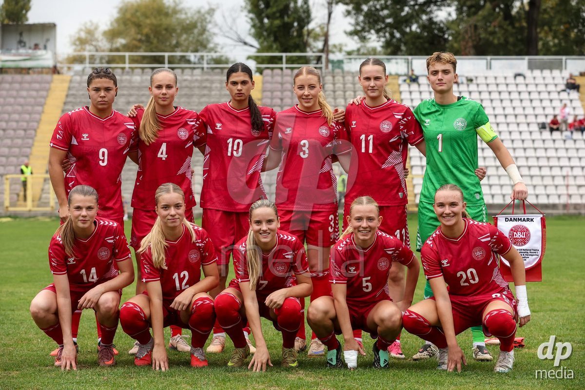 KAKANJ, BOSNIA AND HERZEGOVINA - OCTOBER 10: Players of Denmark line up for team photo during the UEFA Womens European Under-19 Qualifier match between Denmark and Bosnia and Herzegovina at Mladost Stadium on October 10, 2026 in Kakanj, Bosnia and Herzegovina. Photo: Armin Durgut/Pixsell/DP Media