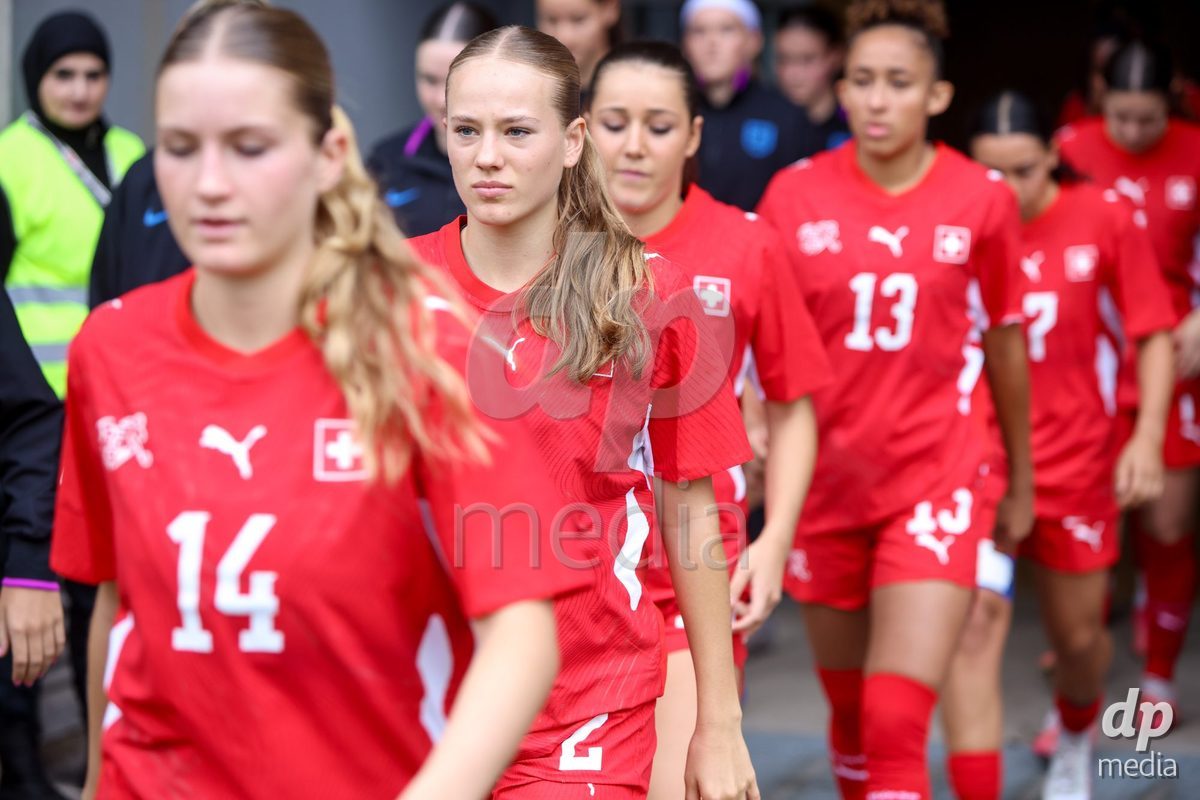 ZENICA, BOSNIA AND HERZEGOVINA - OCTOBER 10: Liel Rickenbach of Switzerland and Laura Kott Luzon during the UEFA Womens European Under-19 Qualifier match between Switzerland and England at FF BH Football Training Centre on October 10, 2026 in Zenica, Bosnia and Herzegovina. Photo: Denis Kapetanovic/Pixsell/DP Media