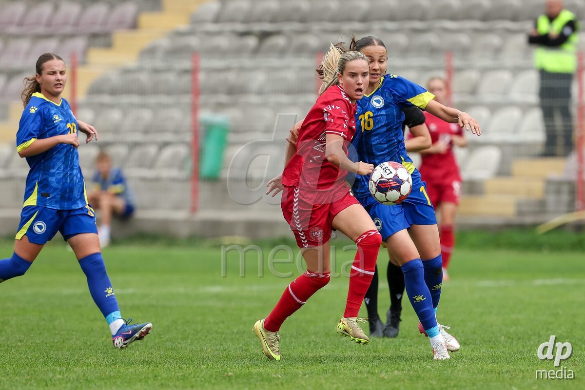 KAKANJ, BOSNIA AND HERZEGOVINA - OCTOBER 10: Nellie Mulvad Gejel of Denmark and Antonina Stuparevic of Bosnia and Herzegovina during the UEFA Womens European Under-19 Qualifier match between Denmark and Bosnia and Herzegovina at Mladost Stadium on October 10, 2026 in Kakanj, Bosnia and Herzegovina. Photo: Armin Durgut/Pixsell/DP Media