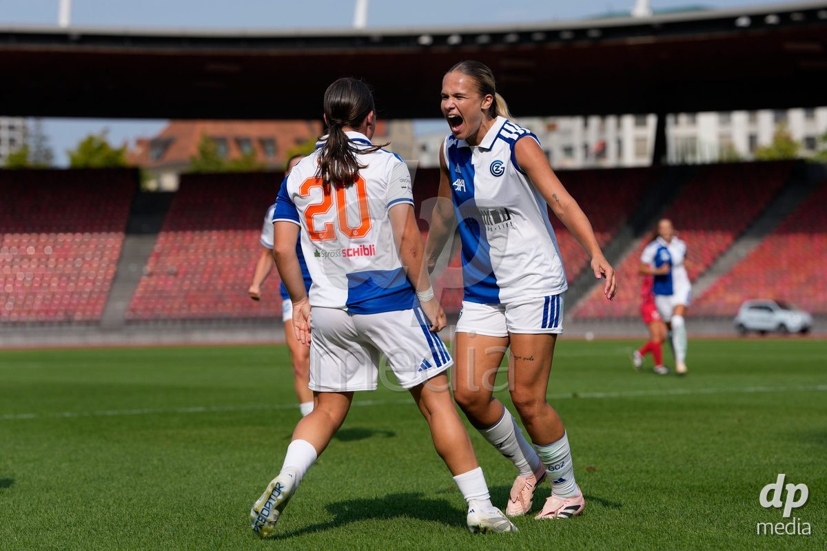 Schweiz: AXA Women's Super League 2026/2027, GC Frauenfussball vs FC Rapperswil-Jona - Stadion Letzigrund, Zürich: Michelle Storni (20 Grasshoppers) jubelt nach ihrem Tor zum 1:0 mit Ella Ljustina (8 Grasshoppers)