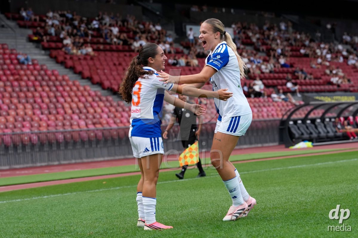 Schweiz: AXA Women's Super League 2026/2027, GC Frauenfussball vs FC Rapperswil-Jona - Stadion Letzigrund, Zürich: Ilaria Nerea Maddaloni (33 Grasshoppers) jubelt nach ihrem Tor zum 2:0 mit Ella Ljustina (8 Grasshoppers)