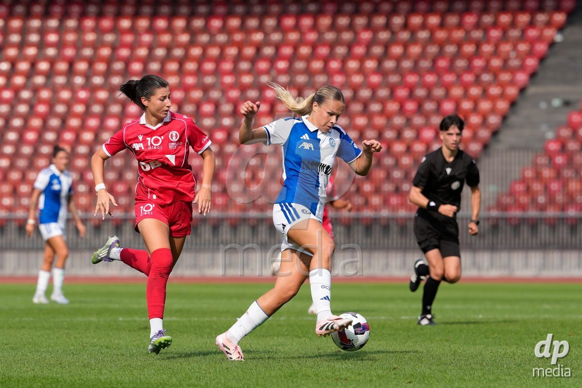 Schweiz: AXA Women's Super League 2026/2027, GC Frauenfussball vs FC Rapperswil-Jona - Stadion Letzigrund, Zürich: Zdravka Petrova Parapunova (23 FCRJ) gegen Ella Ljustina (8 Grasshoppers)