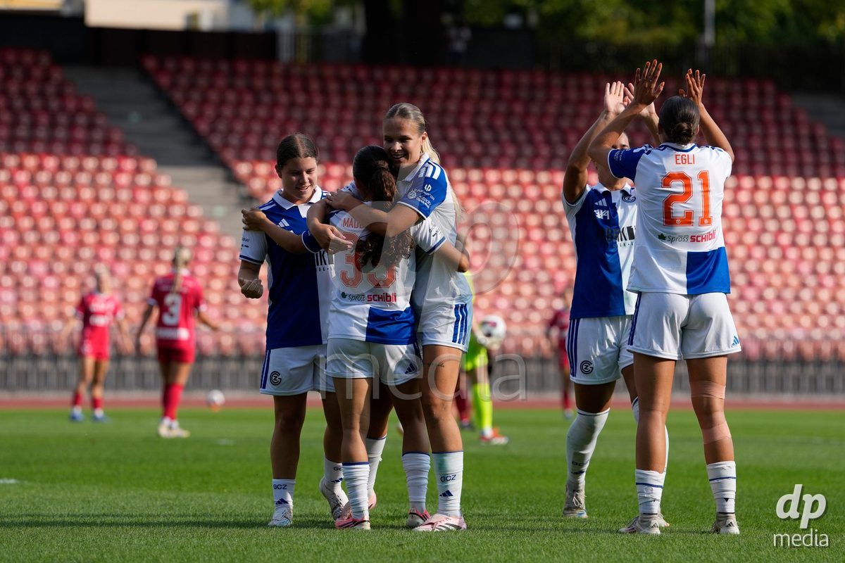 Schweiz: AXA Women's Super League 2026/2027, GC Frauenfussball vs FC Rapperswil-Jona - Stadion Letzigrund, Zürich: Ilaria Nerea Maddaloni (33 Grasshoppers) jubelt nach ihrem Tor mit dem Team