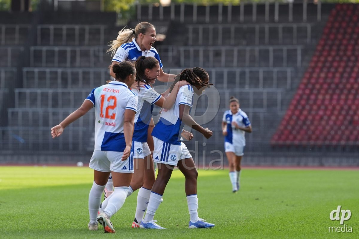Schweiz: AXA Women's Super League 2026/2027, GC Frauenfussball vs FC Rapperswil-Jona - Stadion Letzigrund, Zürich: Paige Alicia Bailey Gayle (14 Grasshoppers) jubelt nach ihrem Tor zum 4:0 mit dem Team