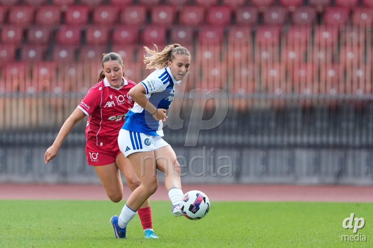 Schweiz: AXA Women's Super League 2026/2027, GC Frauenfussball vs FC Rapperswil-Jona - Stadion Letzigrund, Zürich: Laura Kott (8 FCRJ) gegen Emilia Brunner (3 Grasshoppers)