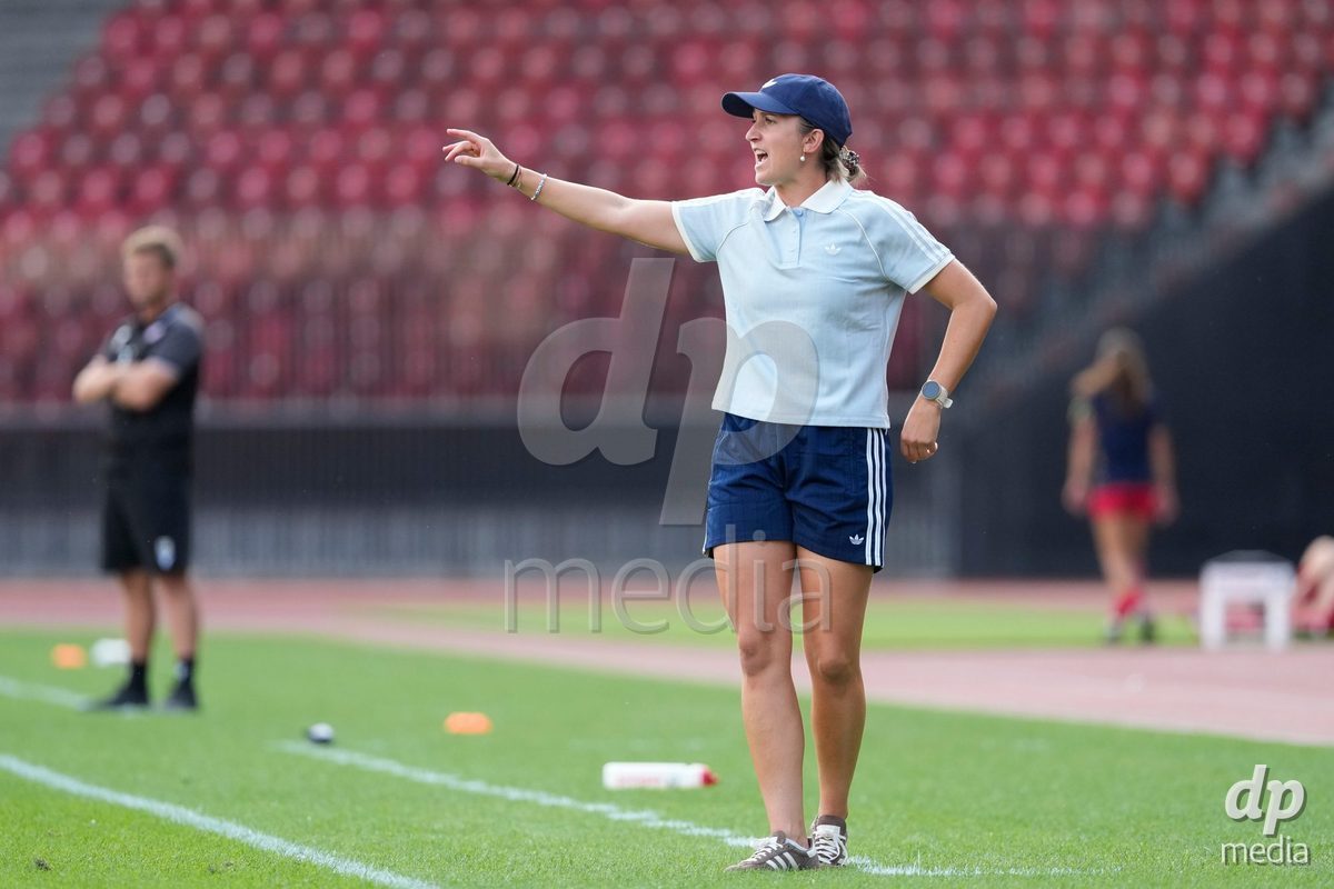 Schweiz: AXA Women's Super League 2026/2027, GC Frauenfussball vs FC Rapperswil-Jona - Stadion Letzigrund, Zürich: Cheftrainer Laura Vetterlein (Grasshoppers)