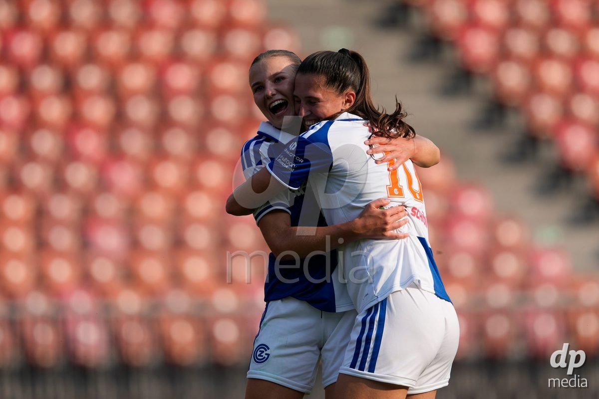 Schweiz: AXA Women's Super League 2026/2027, GC Frauenfussball vs FC Rapperswil-Jona - Stadion Letzigrund, Zürich: Ella Ljustina (8 Grasshoppers) jubelt zusammen mit Yllka Kadriu (10 Grasshoppers)