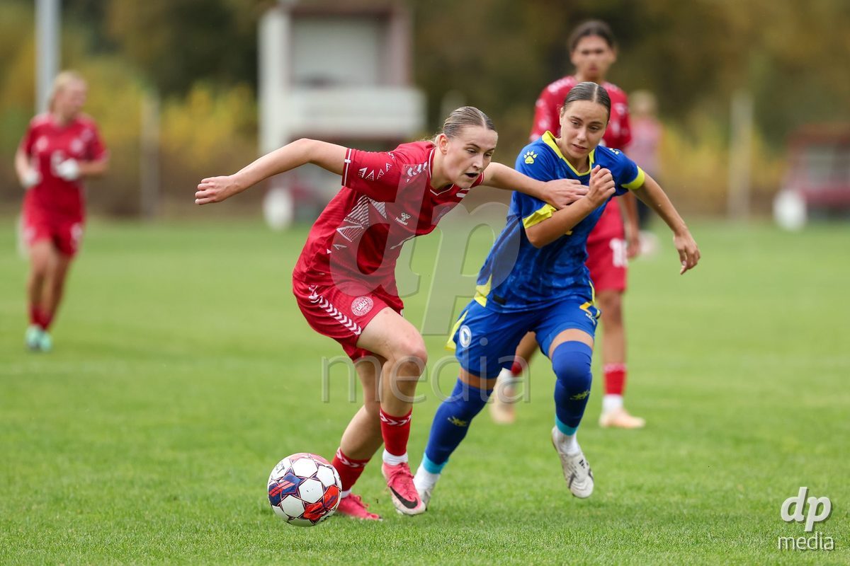KAKANJ, BOSNIA AND HERZEGOVINA - OCTOBER 10: Andrea Thierry of Denmark and Lamija Bjelica of Bosnia and Herzegovina during the UEFA Womens European Under-19 Qualifier match between Denmark and Bosnia and Herzegovina at Mladost Stadium on October 10, 2026 in Kakanj, Bosnia and Herzegovina. Photo: Armin Durgut/Pixsell/DP Media