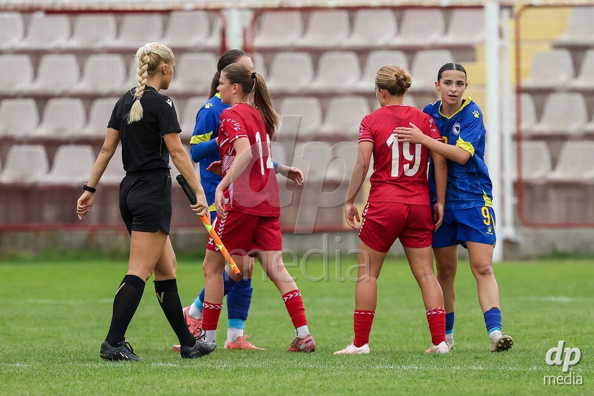 KAKANJ, BOSNIA AND HERZEGOVINA - OCTOBER 10: Anna Pallesen of Denmark and Velida Alickovic of Bosnia and Herzegovina during the UEFA Womens European Under-19 Qualifier match between Denmark and Bosnia and Herzegovina at Mladost Stadium on October 10, 2026 in Kakanj, Bosnia and Herzegovina. Photo: Armin Durgut/Pixsell/DP Media