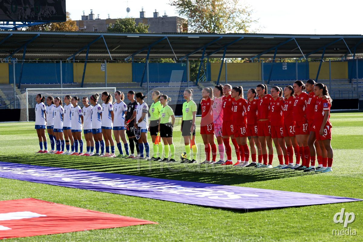 09.10.2026; Mezokovesd, Fussball - UEFA Women's European Qualifiers Playoff Round 1- Israel vs Schweiz: Spielerinnen der israelischen Nationalmannschaft und Spielerinnen der Schweizer Nationalmannschaft(Pal Gollner/)
