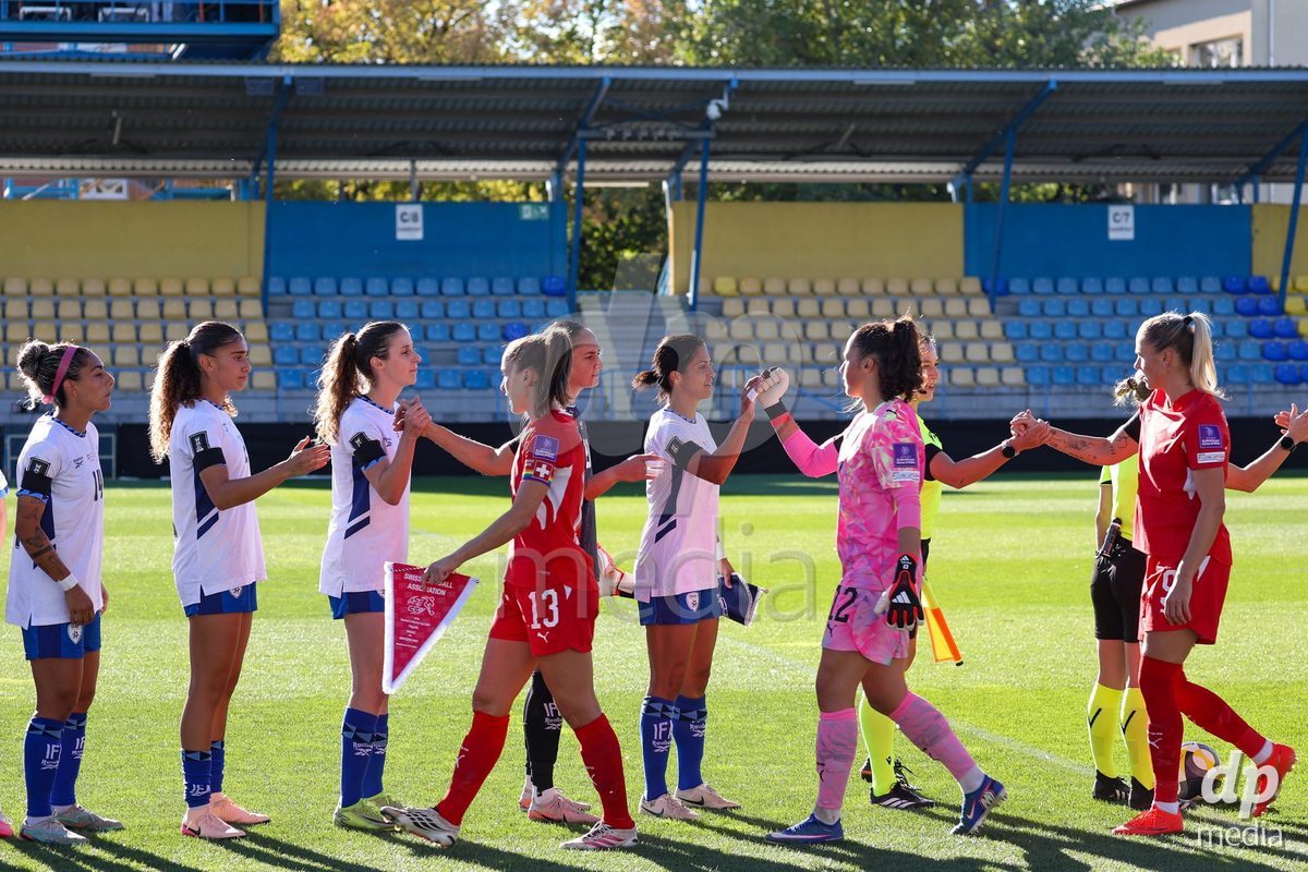 09.10.2026; Mezokovesd, Fussball - UEFA Women's European Qualifiers Playoff Round 1- Israel vs Schweiz: Spielerinnen der israelischen Nationalmannschaft und Spielerinnen der Schweizer Nationalmannschaft(Pal Gollner/)