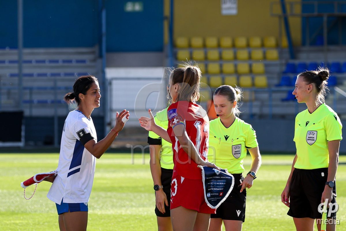 09.10.2026; Mezokovesd, Fussball - UEFA Women's European Qualifiers Playoff Round 1- Israel vs Schweiz: Lia Walti (SUI), Shani David (ISR)(Pal Gollner/)