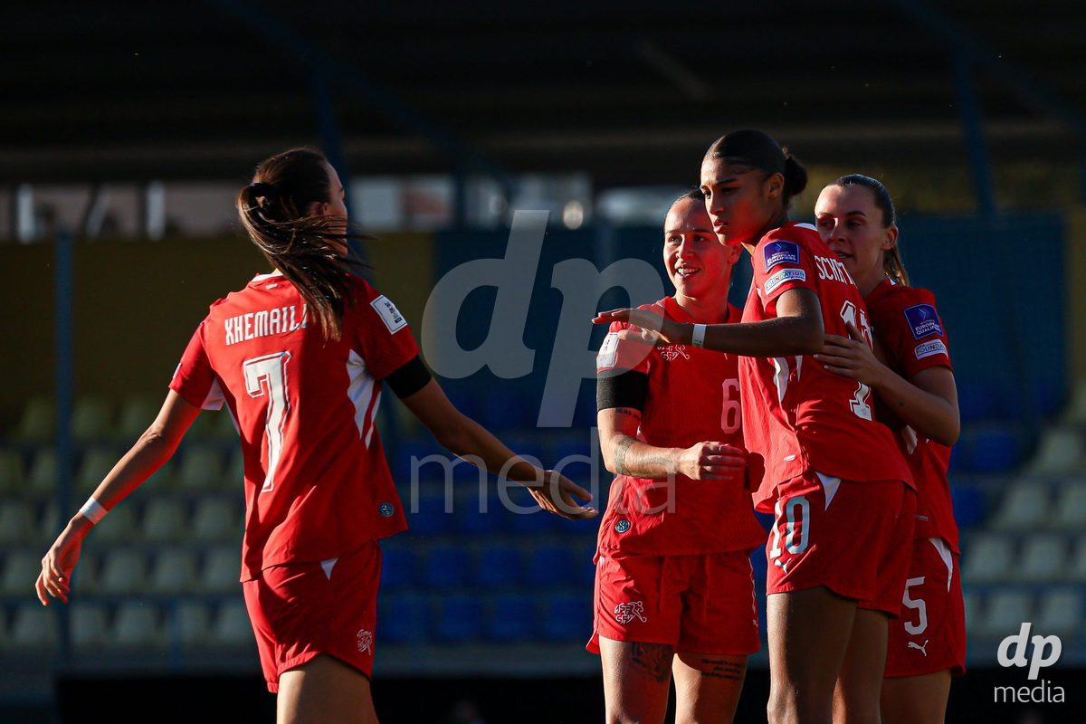 09.10.2026; Mezokovesd, Fussball - UEFA Women's European Qualifiers Playoff Round 1- Israel vs Schweiz: Riola Xhemaili (SUI), Geraldine Reuteler (SUI), Sydney Schertenleib (SUI), Noelle Maritz (SUI)(Pal Gollner/)