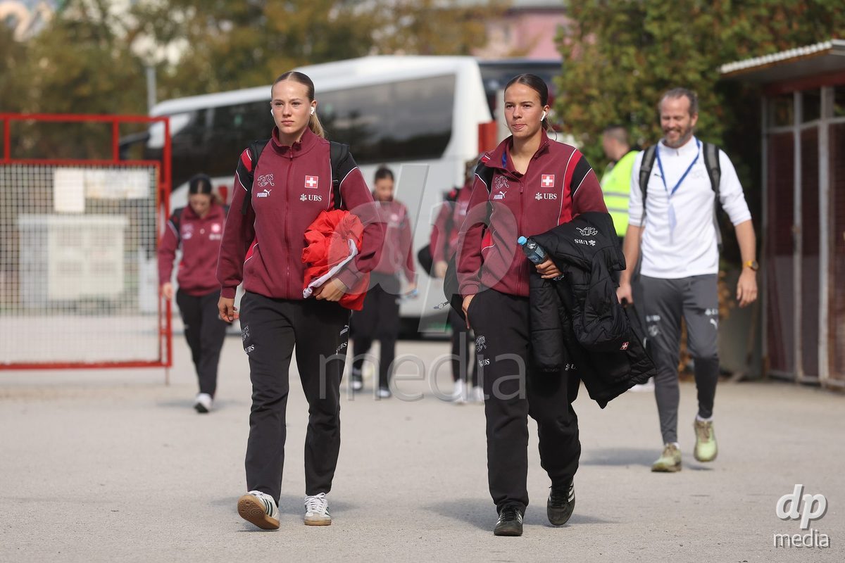 KAKANJ, BOSNIA AND HERZEGOVINA - OCTOBER 13: Liel Rickenbach of Switzerland and Ida Wegmann of Switzerland arrives at the stadium before the UEFA Womens European Under-19 Qualifier match between Denmark and Switzerland at Mladost Stadium on October 13, 2026 in Kakanj, Bosnia and Herzegovina. Photo: Armin Durgut/Pixsell/DP Media