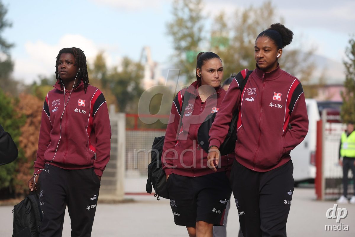 KAKANJ, BOSNIA AND HERZEGOVINA - OCTOBER 13: Garance Nein of Switzerland, Leyla Laubscher of Switzerland and Tiffany Vonnez of Switzerland arrives at the stadium before the UEFA Womens European Under-19 Qualifier match between Denmark and Switzerland at Mladost Stadium on October 13, 2026 in Kakanj, Bosnia and Herzegovina. Photo: Armin Durgut/Pixsell/DP Media
