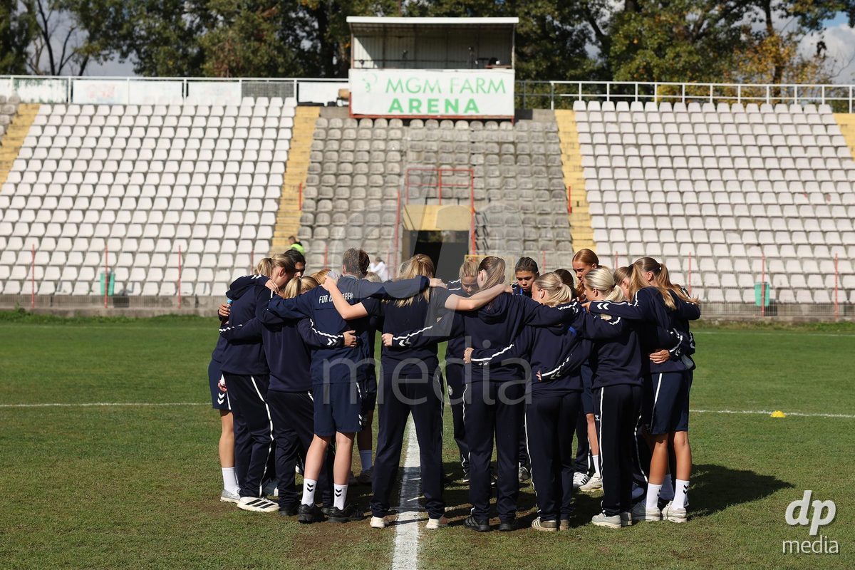 KAKANJ, BOSNIA AND HERZEGOVINA - OCTOBER 13: Players of Denmark inspects the pitch prior to the UEFA Womens European Under-19 Qualifier match between Denmark and Switzerland at Mladost Stadium on October 13, 2026 in Kakanj, Bosnia and Herzegovina. Photo: Armin Durgut/Pixsell/DP Media