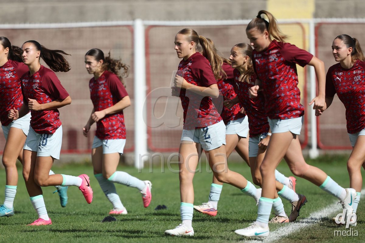 KAKANJ, BOSNIA AND HERZEGOVINA - OCTOBER 13: Olivia Edelmann of Switzerland, Ramona Schallberger of Switzerland, Liel Rickenbach of Switzerland, Joelle Messerli of Switzerland, Giulia Looser of Switzerland and Leonor König of Switzerland warms up prior to the UEFA Womens European Under-19 Qualifier match between Denmark and Switzerland at Mladost Stadium on October 13, 2026 in Kakanj, Bosnia and Herzegovina. Photo: Armin Durgut/Pixsell/DP Media