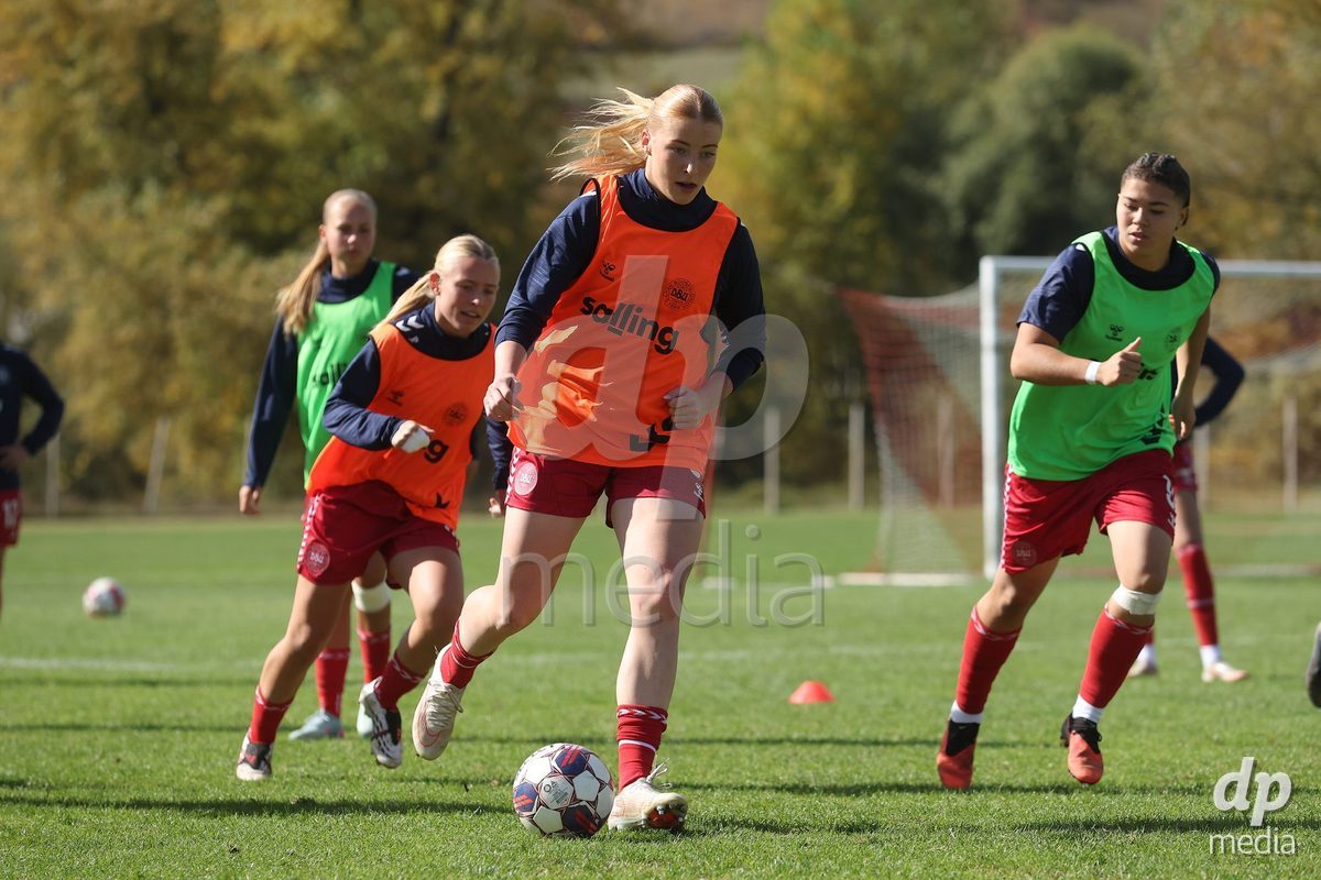 KAKANJ, BOSNIA AND HERZEGOVINA - OCTOBER 13: Asta Kynde of Denmark and Thea Petersen of Denmark warms up prior to the UEFA Womens European Under-19 Qualifier match between Denmark and Switzerland at Mladost Stadium on October 13, 2026 in Kakanj, Bosnia and Herzegovina. Photo: Armin Durgut/Pixsell/DP Media