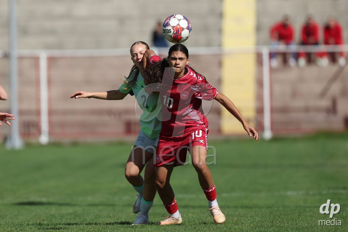 KAKANJ, BOSNIA AND HERZEGOVINA - OCTOBER 13: Liel Rickenbach of Switzerland and Mila Bischoff of Denmark competes for the ball during the UEFA Womens European Under-19 Qualifier match between Denmark and Switzerland at Mladost Stadium on October 13, 2026 in Kakanj, Bosnia and Herzegovina. Photo: Armin Durgut/Pixsell/DP Media