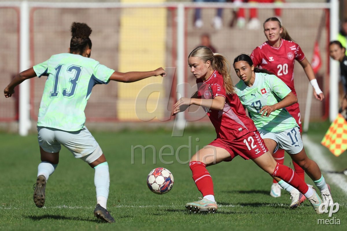 KAKANJ, BOSNIA AND HERZEGOVINA - OCTOBER 13: Evelina Thygesen of Denmark and Jasmin Bornemann of Switzerland during the UEFA Womens European Under-19 Qualifier match between Denmark and Switzerland at Mladost Stadium on October 13, 2026 in Kakanj, Bosnia and Herzegovina. Photo: Armin Durgut/Pixsell/DP Media
