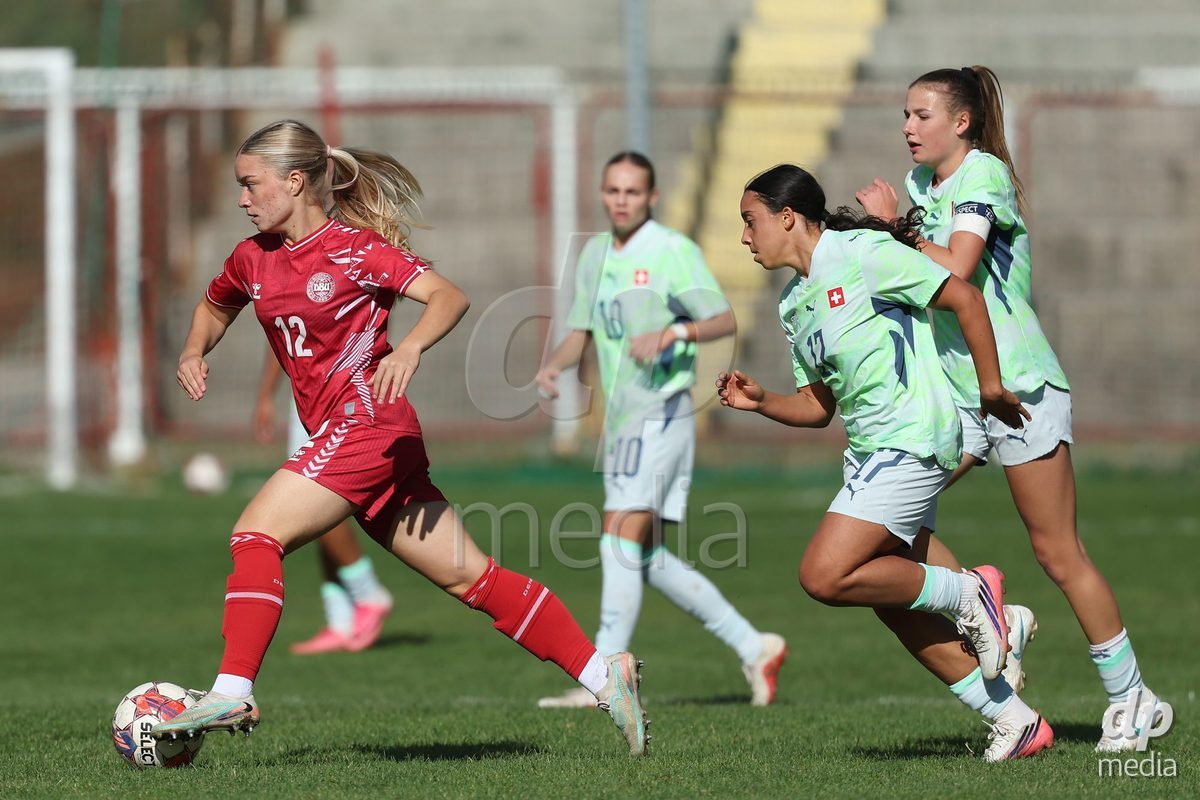 KAKANJ, BOSNIA AND HERZEGOVINA - OCTOBER 13: Evelina Thygesen of Denmark, Jasmin Bornemann of Switzerland and Giulia Looser of Switzerland during the UEFA Womens European Under-19 Qualifier match between Denmark and Switzerland at Mladost Stadium on October 13, 2026 in Kakanj, Bosnia and Herzegovina. Photo: Armin Durgut/Pixsell/DP Media