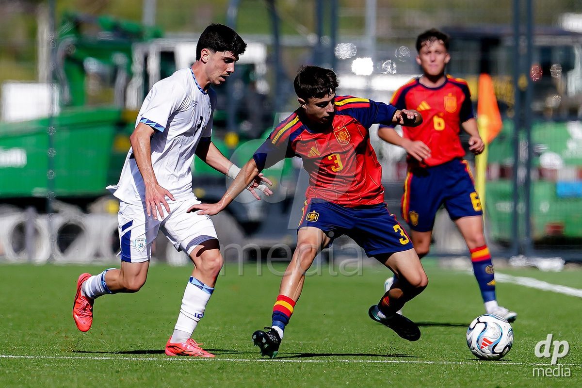SCHAAN, LIECHTENSTEIN - OCTOBER 15: Marc Santos of Spain and Yotam Kalfa of Israel battle for the ball during the UEFA European Under-17 Qualifier match between Spain and Israel at LFV Campus Rheinwiese on October 15, 2026 in Schaan, Liechtenstein.