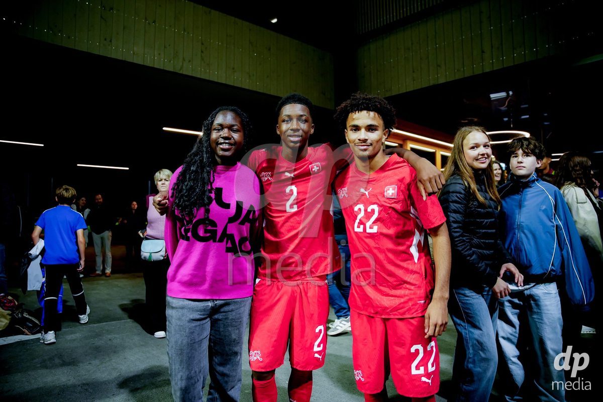 SCHAAN, LIECHTENSTEIN - OCTOBER 15: Players of Switzerland with fans after winning the UEFA European Under-17 Qualifier match between Switzerland and Liechtenstein at LFV Campus Rheinwiese on October 15, 2026 in Schaan, Liechtenstein.