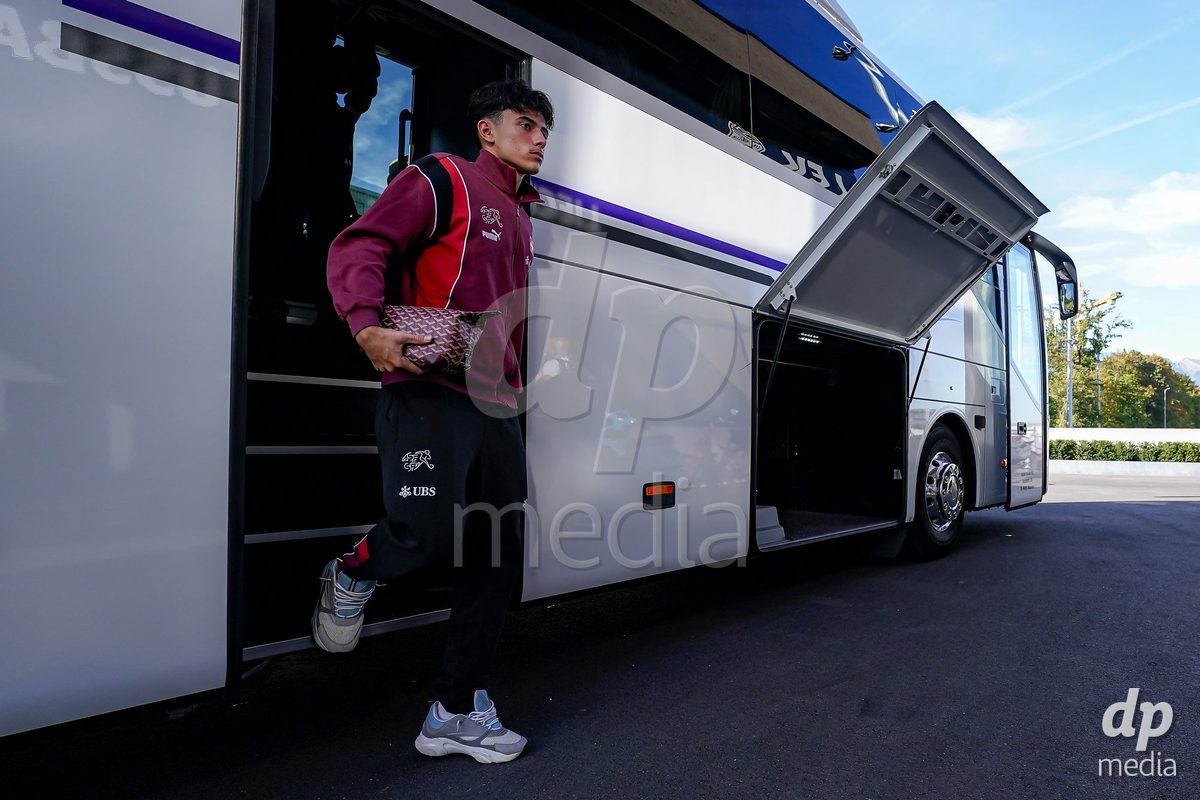 SCHAAN, LIECHTENSTEIN - OCTOBER 15: Players of Switzerland arrival during the UEFA European Under-17 Qualifier match between Switzerland and Liechtenstein at LFV Campus Rheinwiese on October 15, 2026 in Schaan, Liechtenstein.