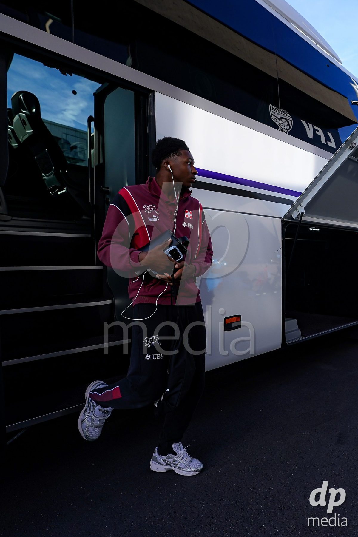 SCHAAN, LIECHTENSTEIN - OCTOBER 15: Players of Switzerland arrival during the UEFA European Under-17 Qualifier match between Switzerland and Liechtenstein at LFV Campus Rheinwiese on October 15, 2026 in Schaan, Liechtenstein.