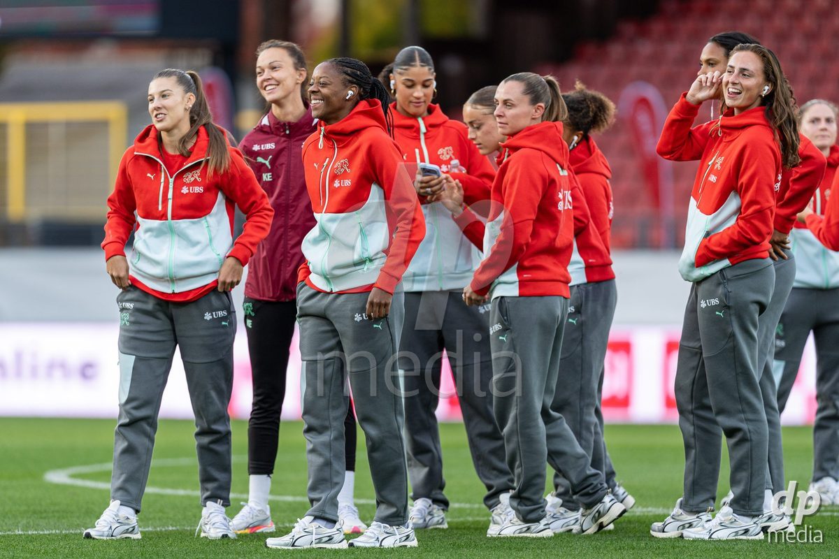 SION, SWITZERLAND, OCTOBER 13 : Switzerland team prior to the FIFA Women's World Cup 2027 Women's European Qualifiers Play-offs game between Switzerland and Israel at Stade de Tourbillon on October 13, 2026 in Sion, Switzerland.