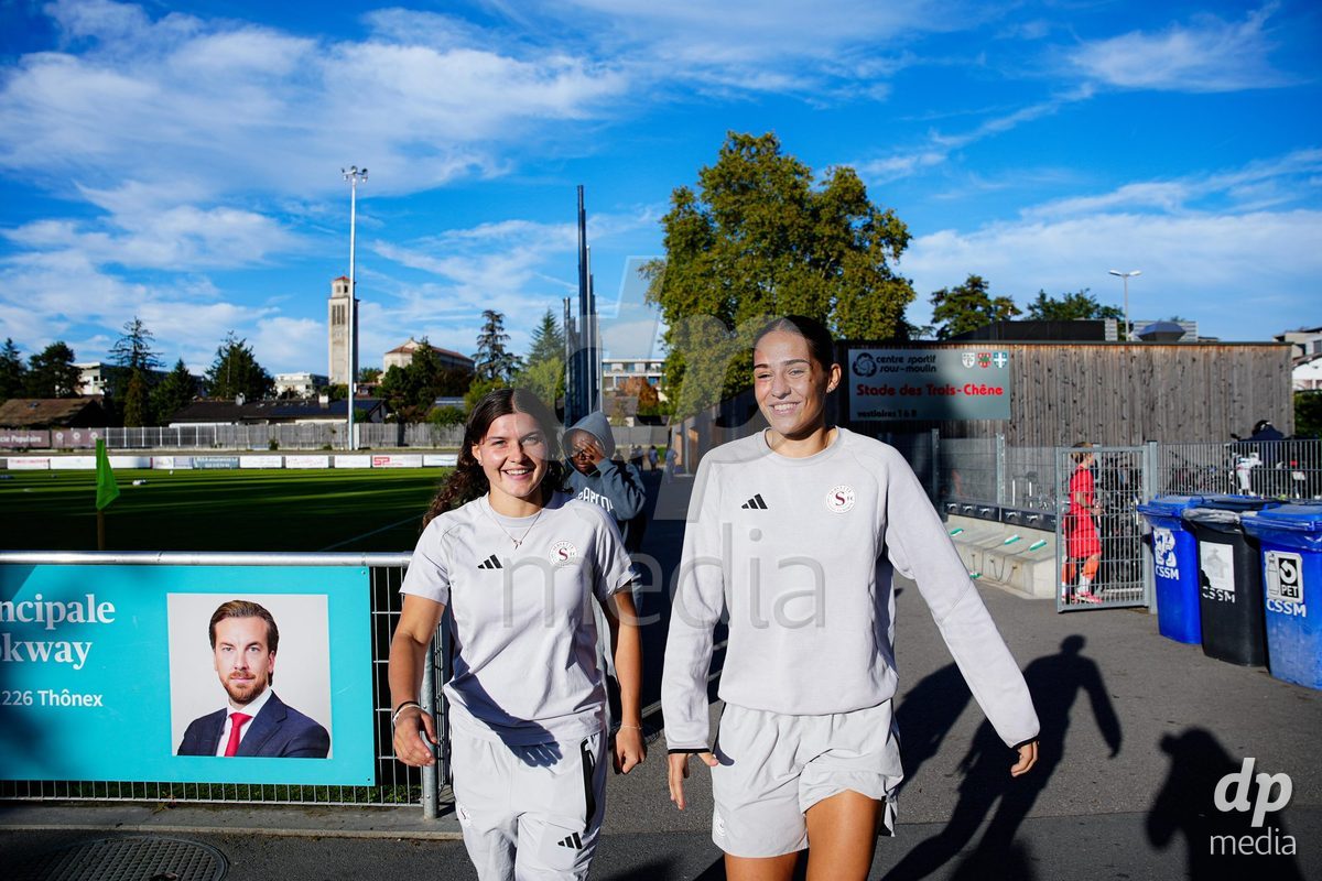 GENEVA, SWITZERLAND - OCTOBER 16: Players of Servette FC Chenois Feminin arrival during the AXA Women's Super League match between Servette FC Chenois Feminin and FC Luzern at Stade de Trois-Chene on October 16, 2026 in Geneva, Switzerland.