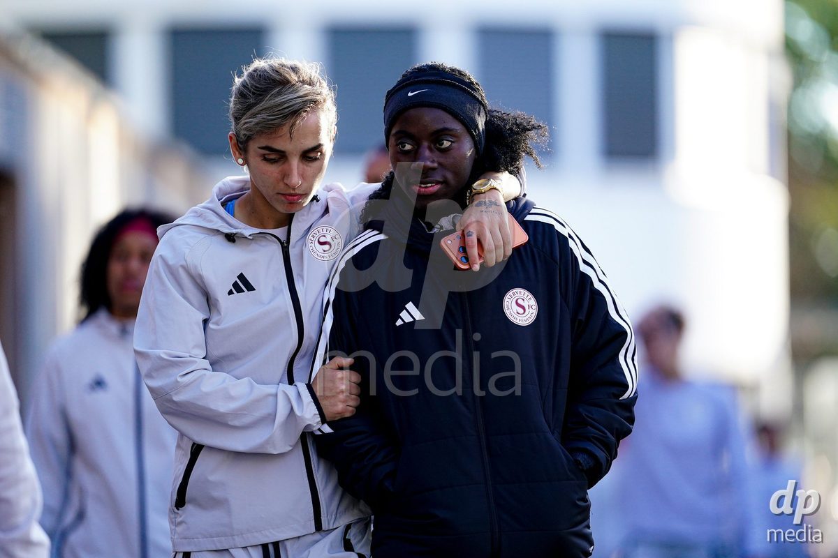 GENEVA, SWITZERLAND - OCTOBER 16: Players of Servette FC Chenois Feminin arrival during the AXA Women's Super League match between Servette FC Chenois Feminin and FC Luzern at Stade de Trois-Chene on October 16, 2026 in Geneva, Switzerland.