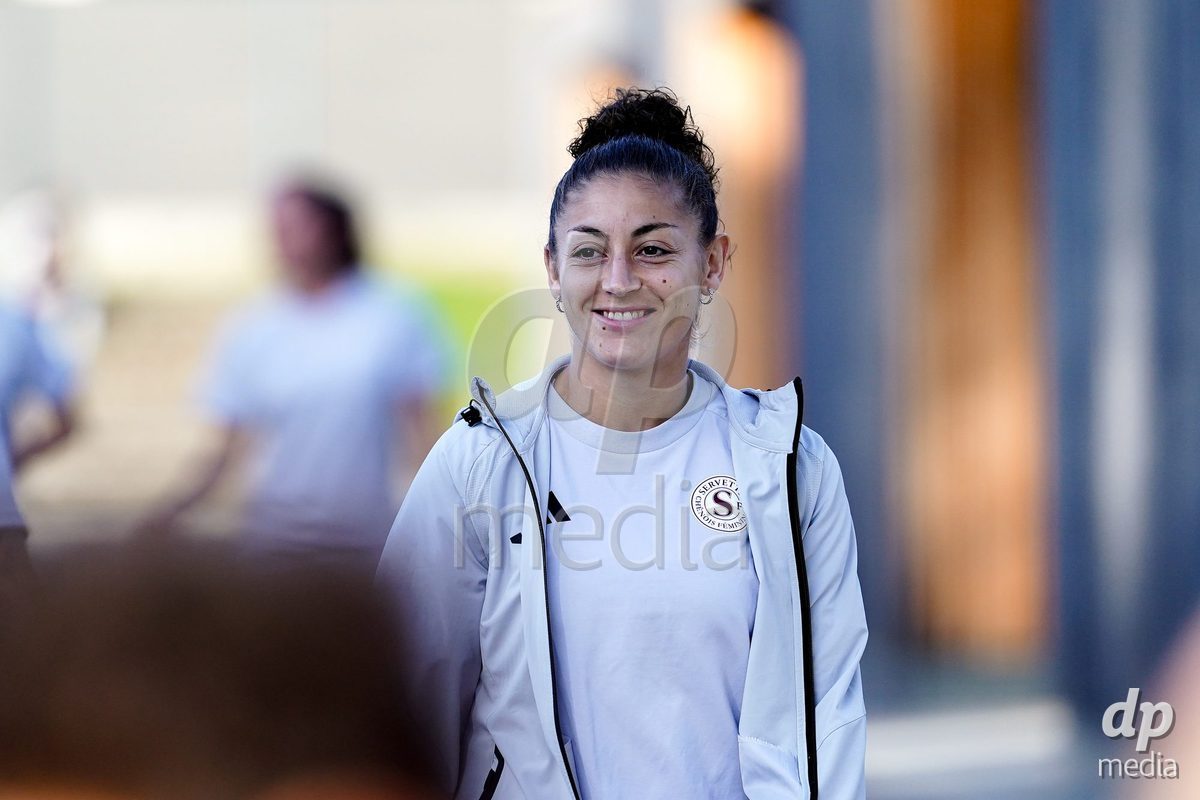 GENEVA, SWITZERLAND - OCTOBER 16: Players of Servette FC Chenois Feminin arrival during the AXA Women's Super League match between Servette FC Chenois Feminin and FC Luzern at Stade de Trois-Chene on October 16, 2026 in Geneva, Switzerland.
